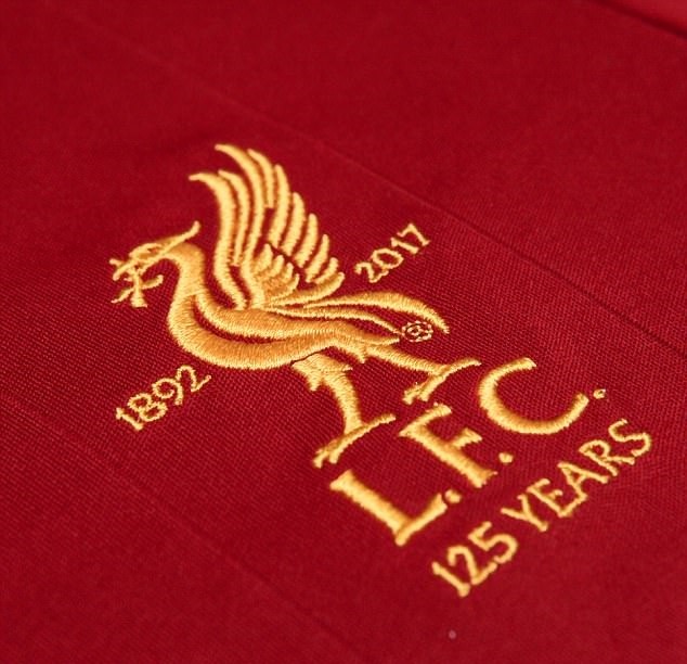 Liverpool tung áo đấu mùa 2017/18 đầy hoài cổ - Bóng Đá