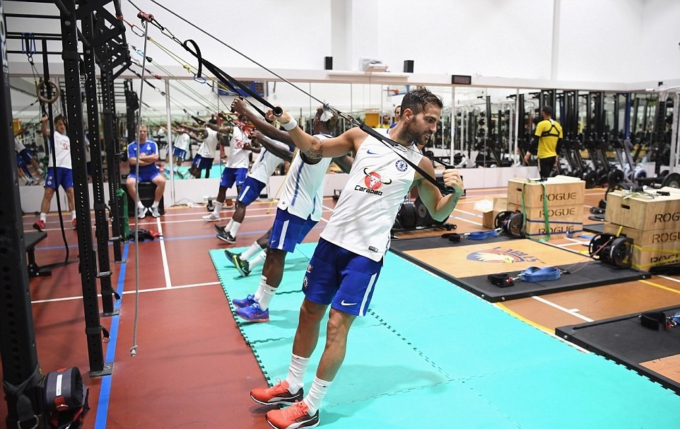 Dàn sao Chelsea đổ mồ hôi hột trong phòng gym - Bóng Đá