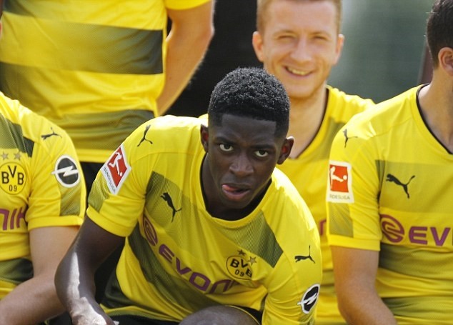 Mặc tin đồn, Dembele vẫn chụp ảnh mùa giải cùng Dortmund - Bóng Đá
