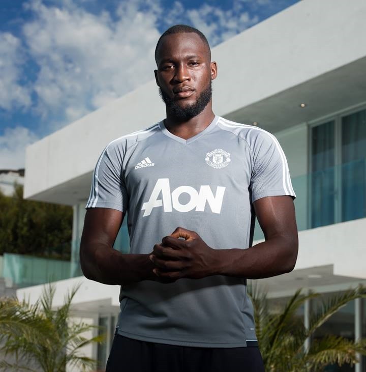 Romelu Lukaku cực ngầu ra mắt Quỷ đỏ thành Manchester - Bóng Đá