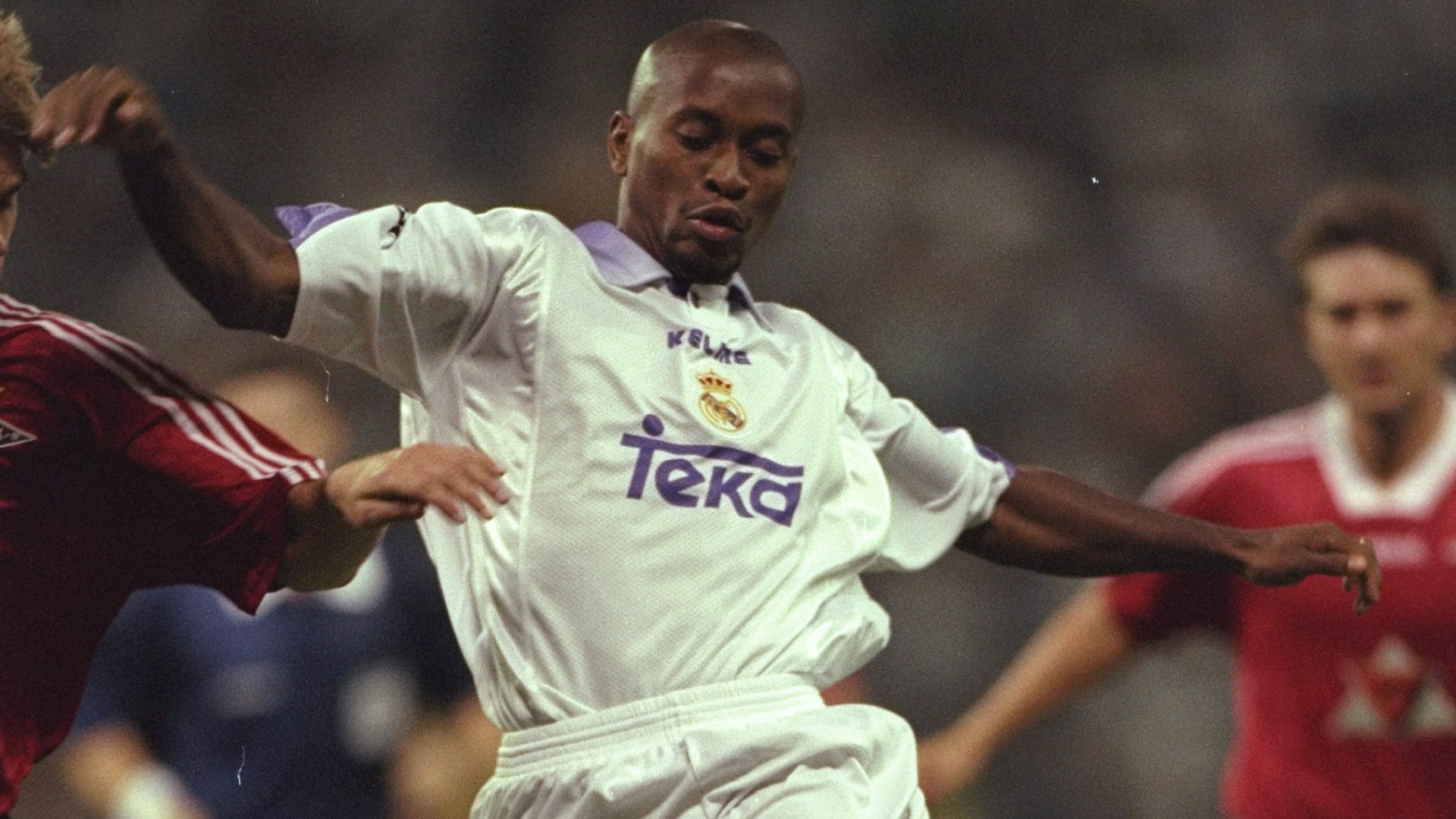15 bản HĐ tệ nhất lịch sử Real Madrid (kỳ 3):  - Bóng Đá
