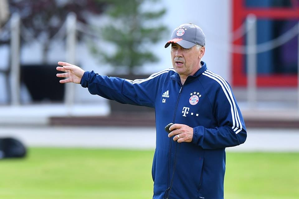 Trở lại tập luyện, Bayern Munich dùng gậy đánh bóng - Bóng Đá