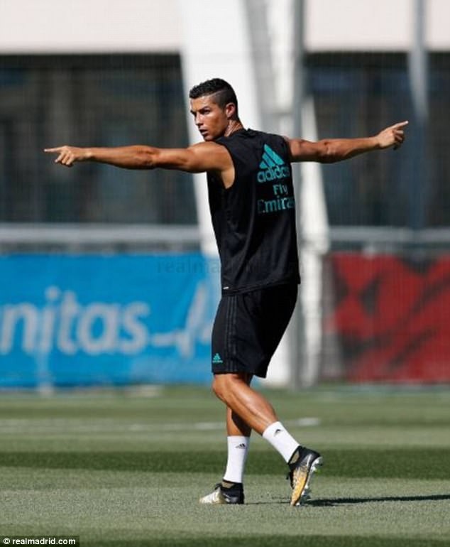 Ronaldo trở lại, Real tập sung sức chờ hạ Man Utd - Bóng Đá