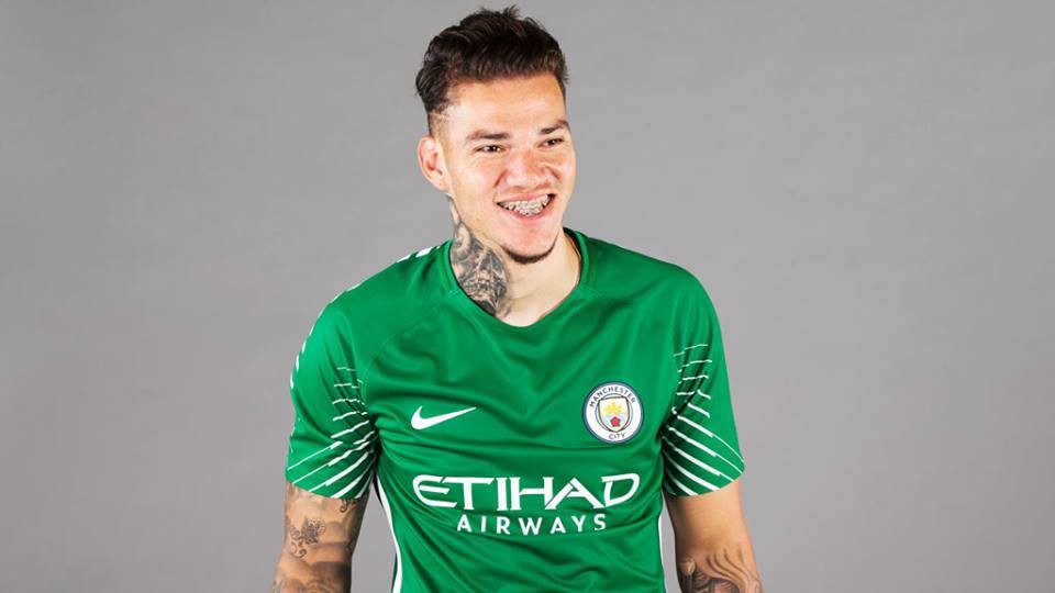 Chùm ảnh: 'Bom tấn' Ederson CHÍNH THỨC ra mắt Man City - Bóng Đá