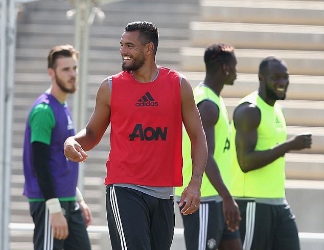 Tiếng cười rộn ràng khắp sân tập Man Utd trước trận derby - Bóng Đá