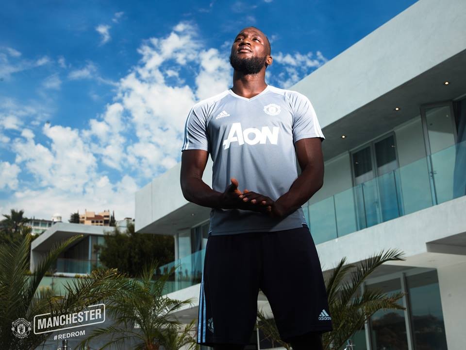 Romelu Lukaku cực ngầu ra mắt Quỷ đỏ thành Manchester - Bóng Đá