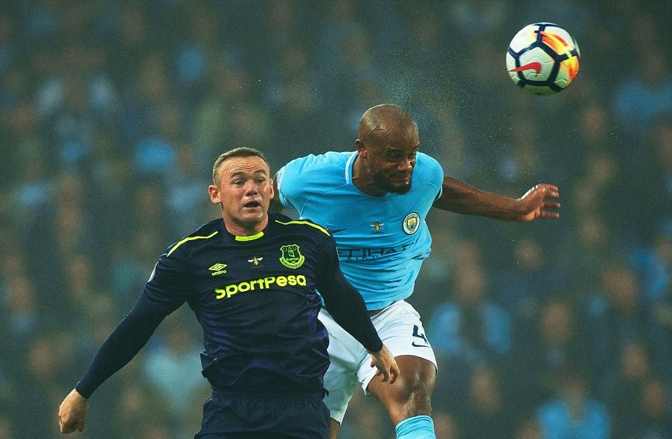 HY HỮU! Sau 5 năm, Rooney lại khiến 2 CĐV Man City tức điên - Bóng Đá