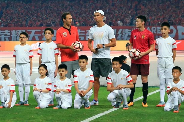 Ronaldo gây náo loạn 'thị trường tỷ dân' - Bóng Đá