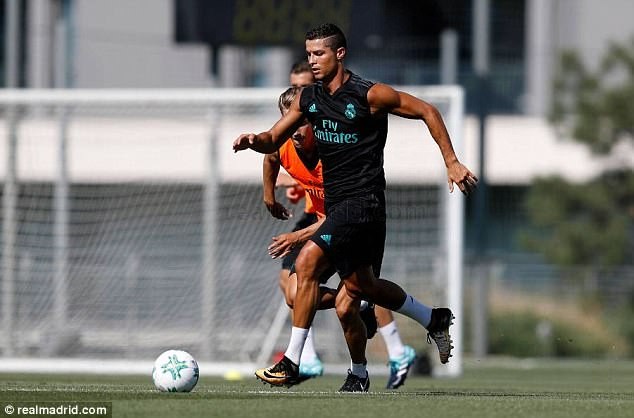 Ronaldo trở lại, Real tập sung sức chờ hạ Man Utd - Bóng Đá