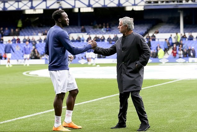 Pogba và Lukaku cùng xuất hiện tại nơi tập trung của Man Utd - Bóng Đá
