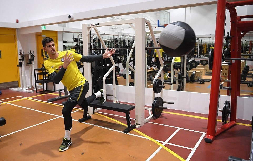Dàn sao Chelsea đổ mồ hôi hột trong phòng gym - Bóng Đá