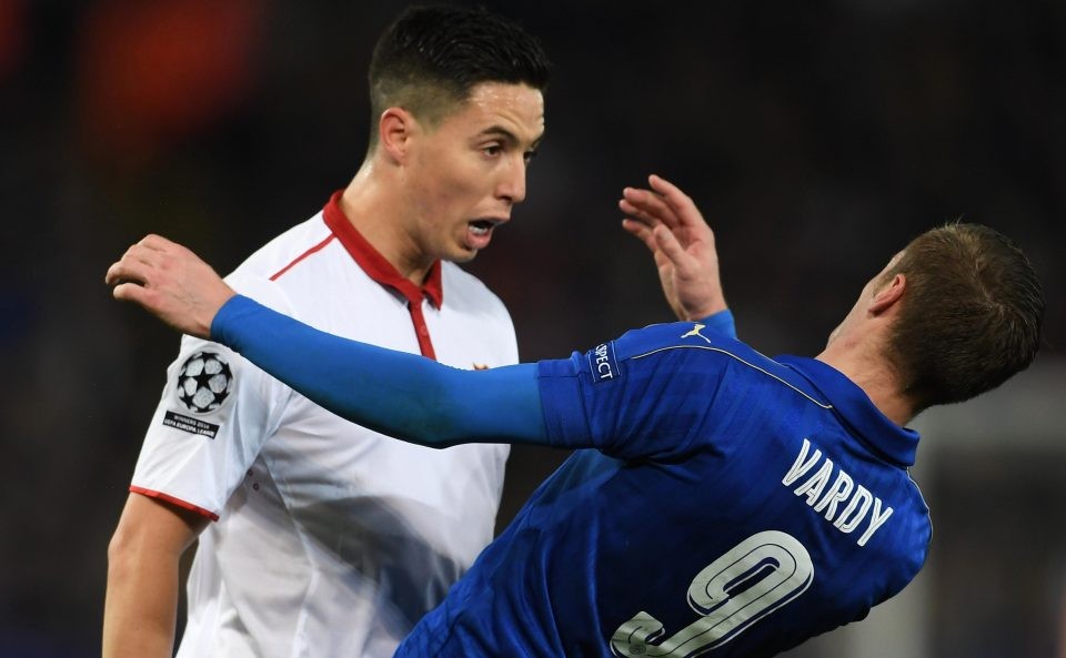 CĐV Thổ Nhĩ Kỳ đốt pháo chào đón Samir Nasri - Bóng Đá
