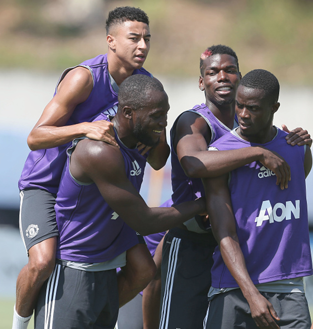 Pogba lại khoe kiểu tóc mới trước trận gặp Swansea - Bóng Đá