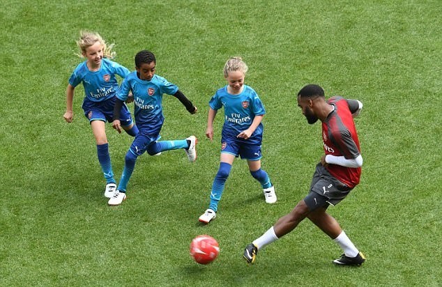 Lacazette và đồng đội đối đầu 5000 CĐV nhí - Bóng Đá