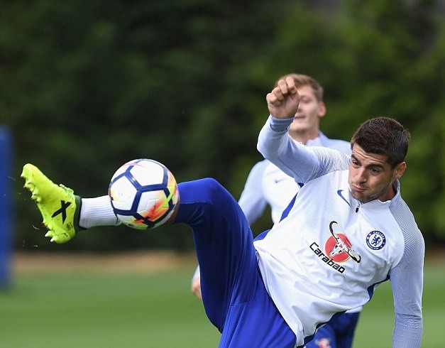 Hazard & Bakayoko tập cực sung, sẵn sàng chiến Tottenham - Bóng Đá