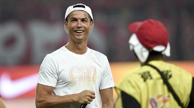 Ronaldo gây náo loạn 'thị trường tỷ dân' - Bóng Đá