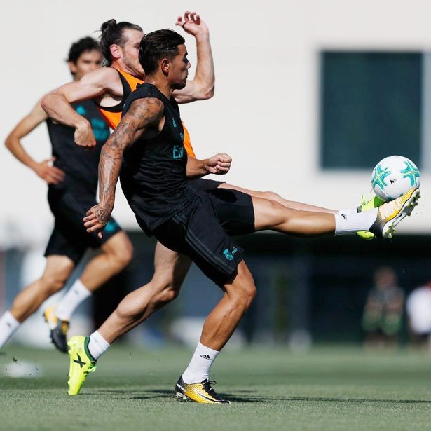 Ronaldo trở lại, Real tập sung sức chờ hạ Man Utd - Bóng Đá