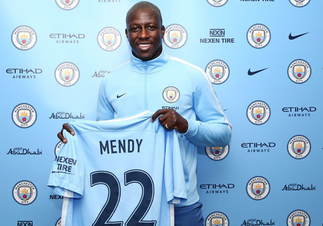 'Bom tấn' Man City, Mendy bị cảnh sát sờ gáy - Bóng Đá