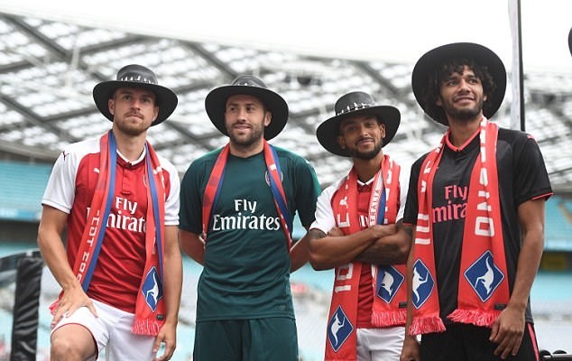 Dàn sao Arsenal thử sức 'một ngày làm thổ dân' - Bóng Đá