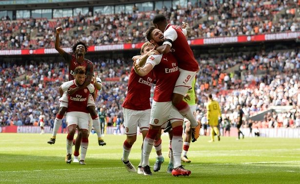 Arsenal hạ Chelsea, Sanchez xuống tận sân ăn mừng - Bóng Đá