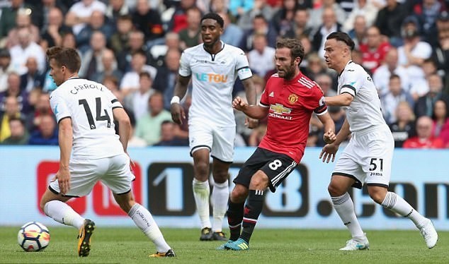 Pogba khoe tóc mới cực chất, Mata trình làng áo M.U cổ điển - Bóng Đá