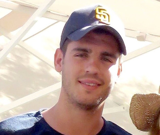 Alvaro Morata sắm sửa quần áo, chuẩn bị sang Anh - Bóng Đá