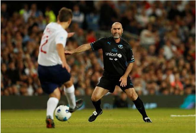 Eric Cantona tái xuất ở Old Trafford khi đá cho 'đội thế giới' - Bóng Đá