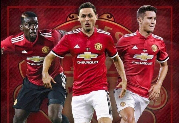 Matic dẫn vợ con đi dạo tại Manchester - Bóng Đá
