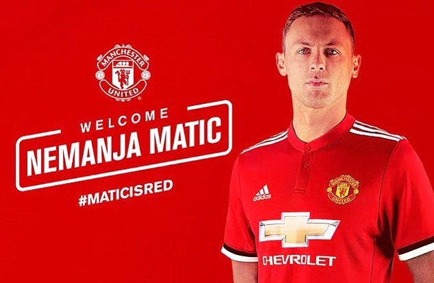 Matic dẫn vợ con đi dạo tại Manchester - Bóng Đá