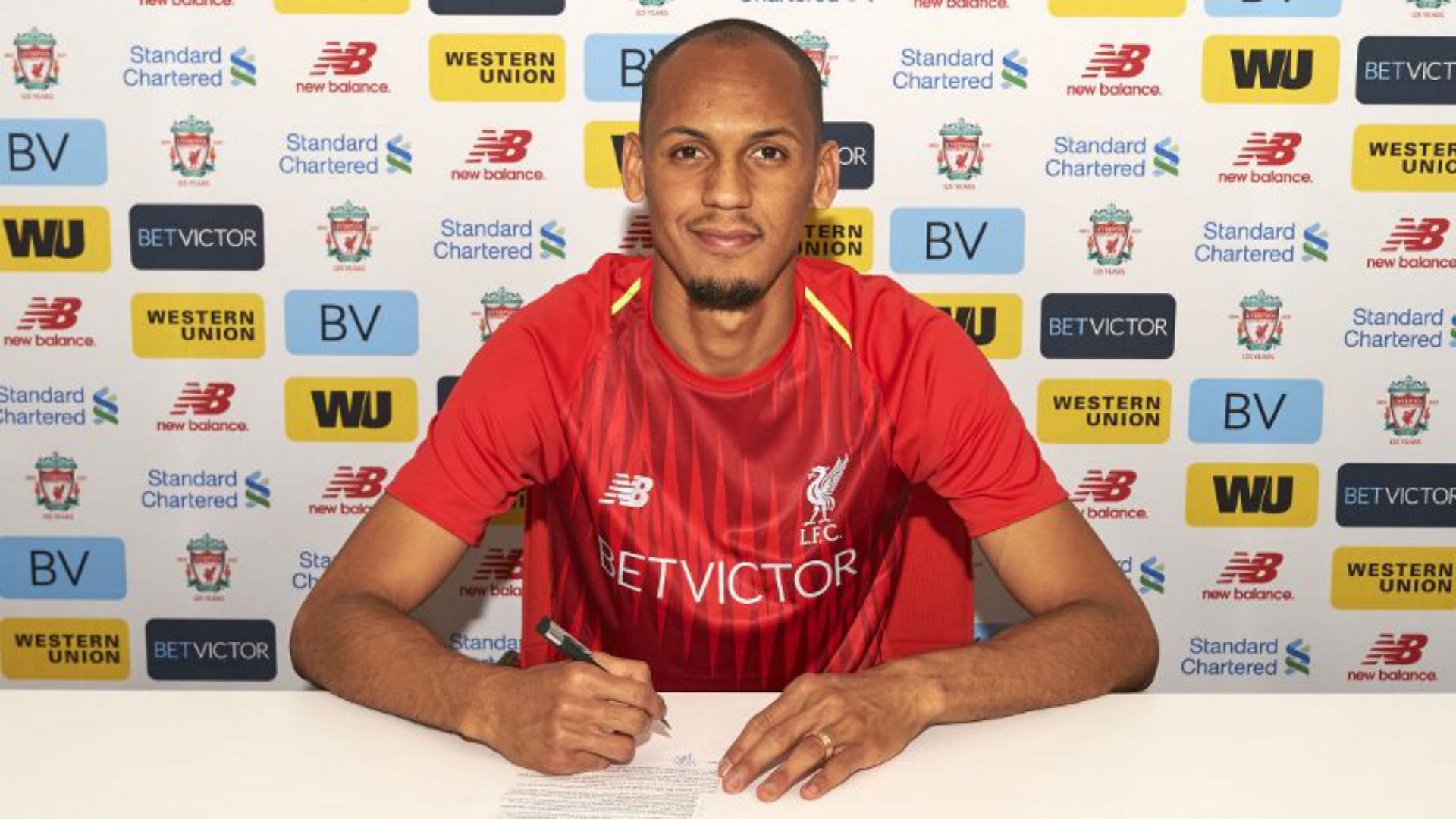 Bản hợp đồng mới của Liverpool gặp rắc rối với ... vợ - Bóng Đá