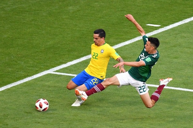 Đối đầu Hazard, cơ hội để Fagner 