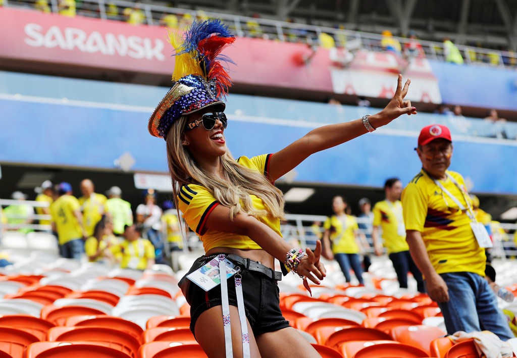Fan nữ nóng bỏng của Ba Lan, Colombia 'đốt cháy' các SVĐ tại Nga - Bóng Đá