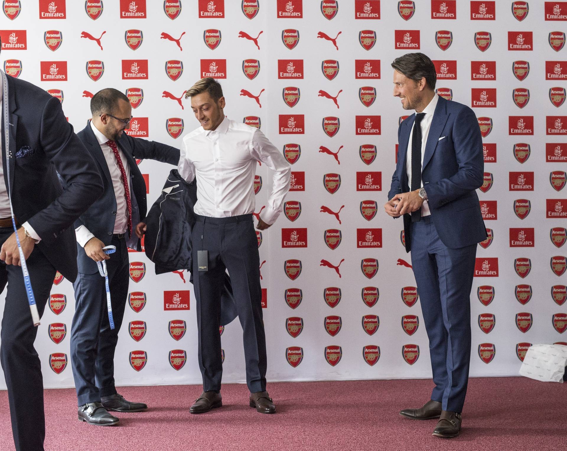 Arsenal có nhà tài trợ áo vest mới - Bóng Đá