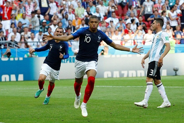 Uruguay dùng kế hoạch 'bắt chết Ronaldo' để ngăn chặn Mbappe - Bóng Đá