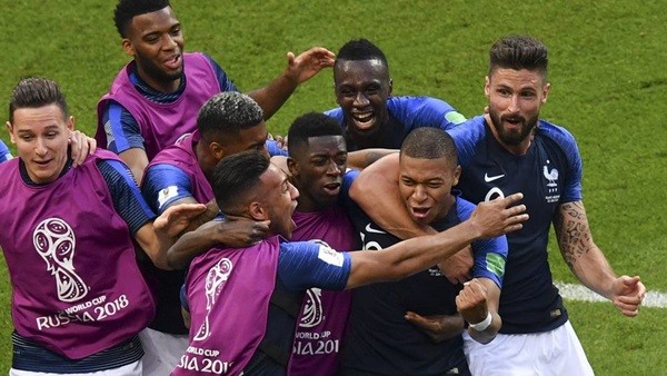Góc Les Blues: Khi ai cũng có thể là người hùng - Bóng Đá