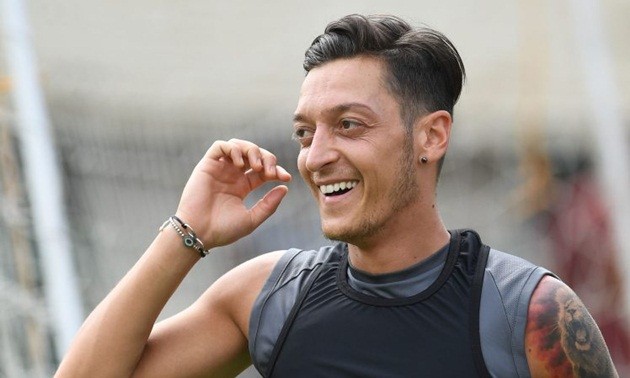 Quan chức Đức thừa nhận sai lầm trong scandal với Ozil - Bóng Đá