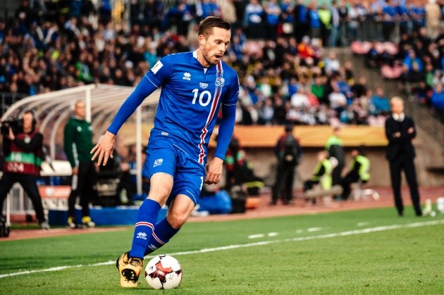 Tại sao logo trên áo của ĐT Iceland lại là KSI và được viết tắt trên bảng tỉ số là ISL? - Bóng Đá