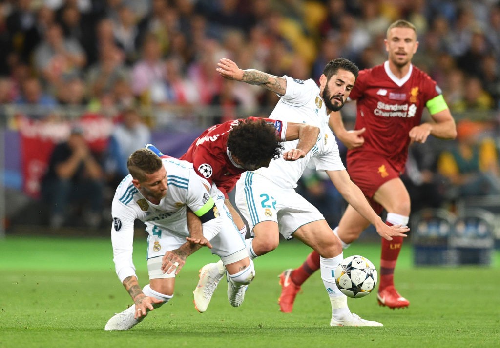 170,000 người ký đơn yêu cầu trừng phạt Ramos sau pha bóng làm Salah chấn thương - Bóng Đá