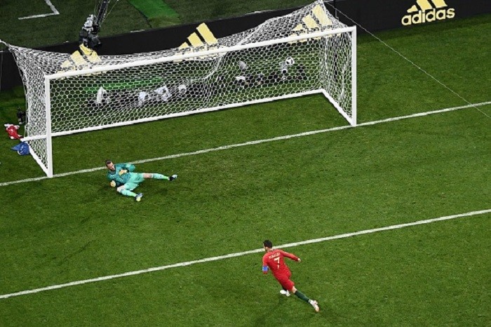 Ronaldo và nụ cười tinh quái - Bóng Đá