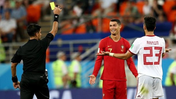 VAR đã thay đổi hoàn toàn cục diện Bảng B trong 120 giây như thế nào? - Bóng Đá