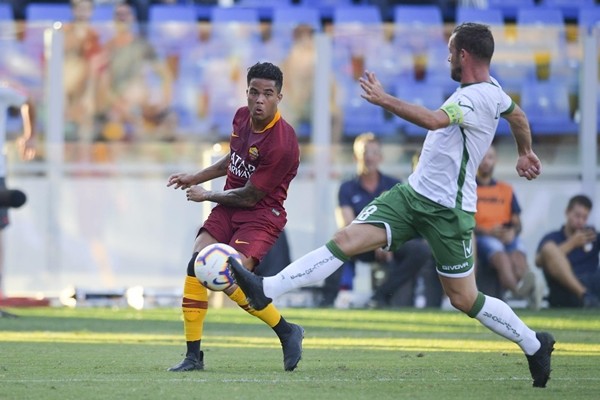 Con trai Kluivert tranh cãi với Edin Dzeko ngay lần đầu đá chính - Bóng Đá