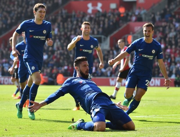 Chelsea ngược dòng thành công nhờ lời nhắn của Giroud đến Hazard - Bóng Đá
