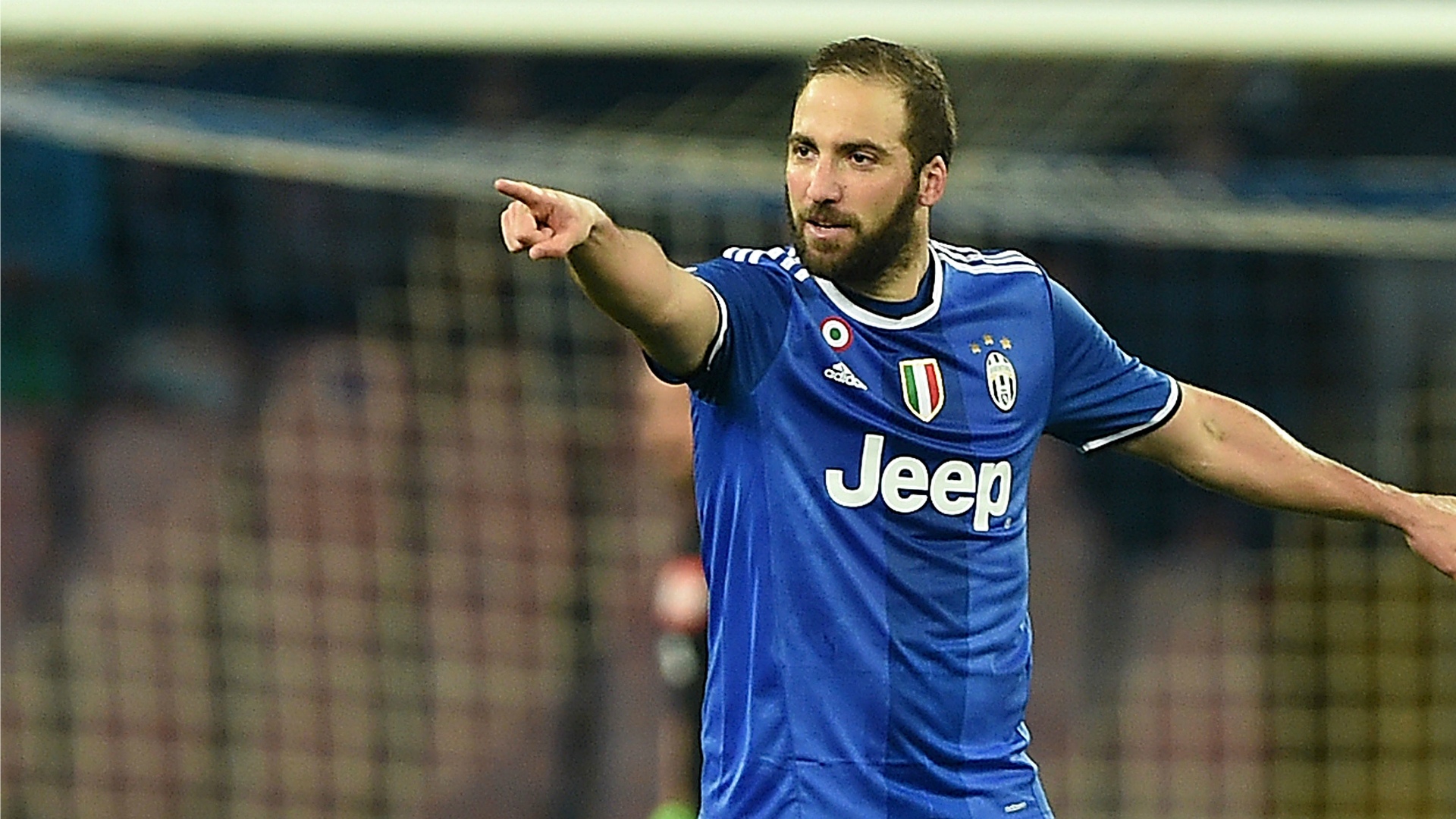 Higuain khóc lóc khi rời khỏi Real - Bóng Đá