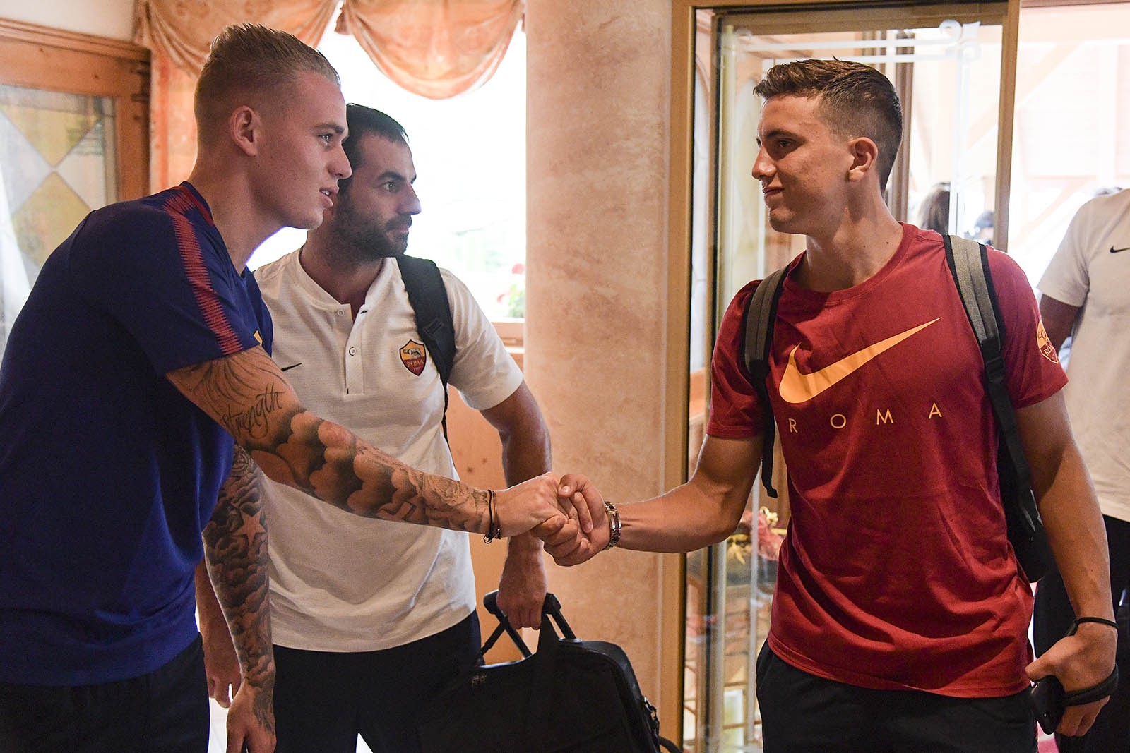 Chán thủ đô, AS Roma kéo nhau lên núi tập luyện - Bóng Đá
