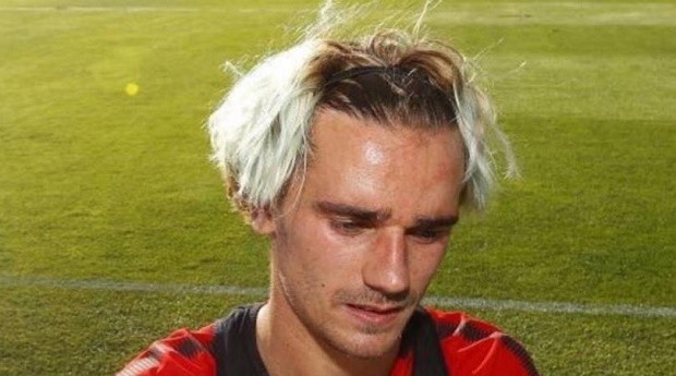 Hội quân cùng Atletico Madrid, Griezmann trình làng mái tóc 'cực dị' - Bóng Đá