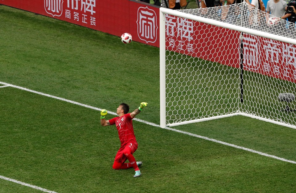 Không ăn mừng bàn thắng may mắn, Griezmann được CĐV Uruguay khen ngợi - Bóng Đá