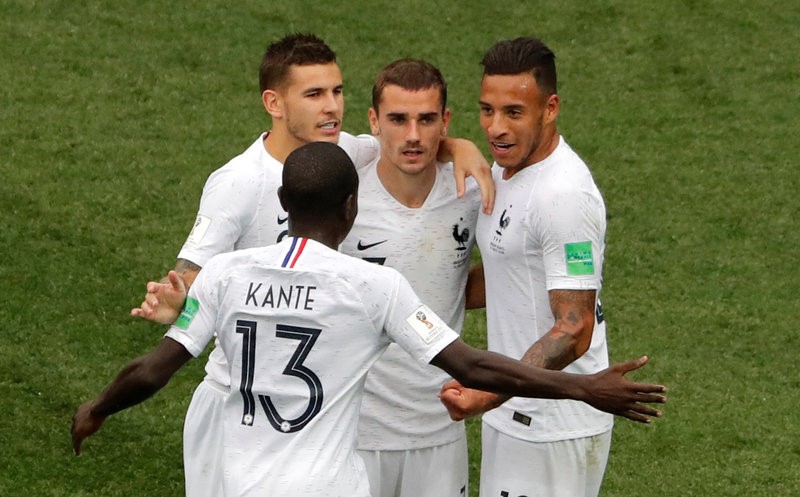 Không ăn mừng bàn thắng may mắn, Griezmann được CĐV Uruguay khen ngợi - Bóng Đá