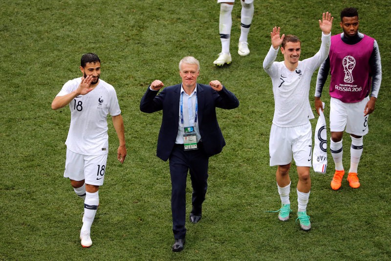 Không ăn mừng bàn thắng may mắn, Griezmann được CĐV Uruguay khen ngợi - Bóng Đá