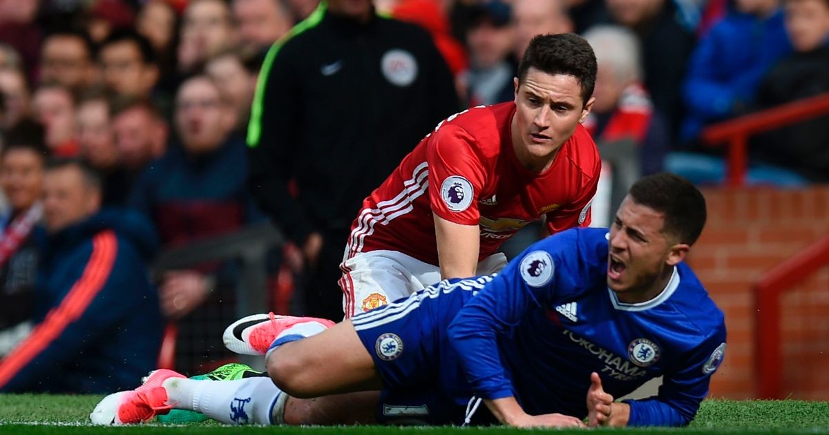 'Người-bỏ-túi' Hazard sắp được M.U 'thưởng nóng' - Bóng Đá