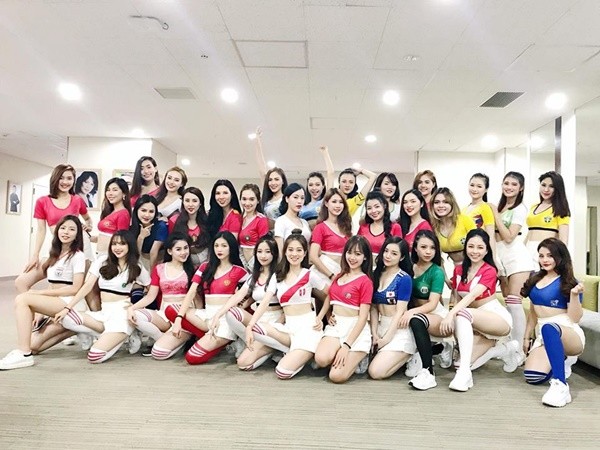 Chuyện hậu trường giờ mới kể của dàn hot girl 'Nóng cùng World Cup' - Bóng Đá